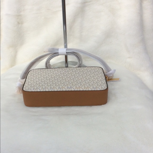 Michael Kors Jet Set LG EW Crossbody - Picture 6 of 7